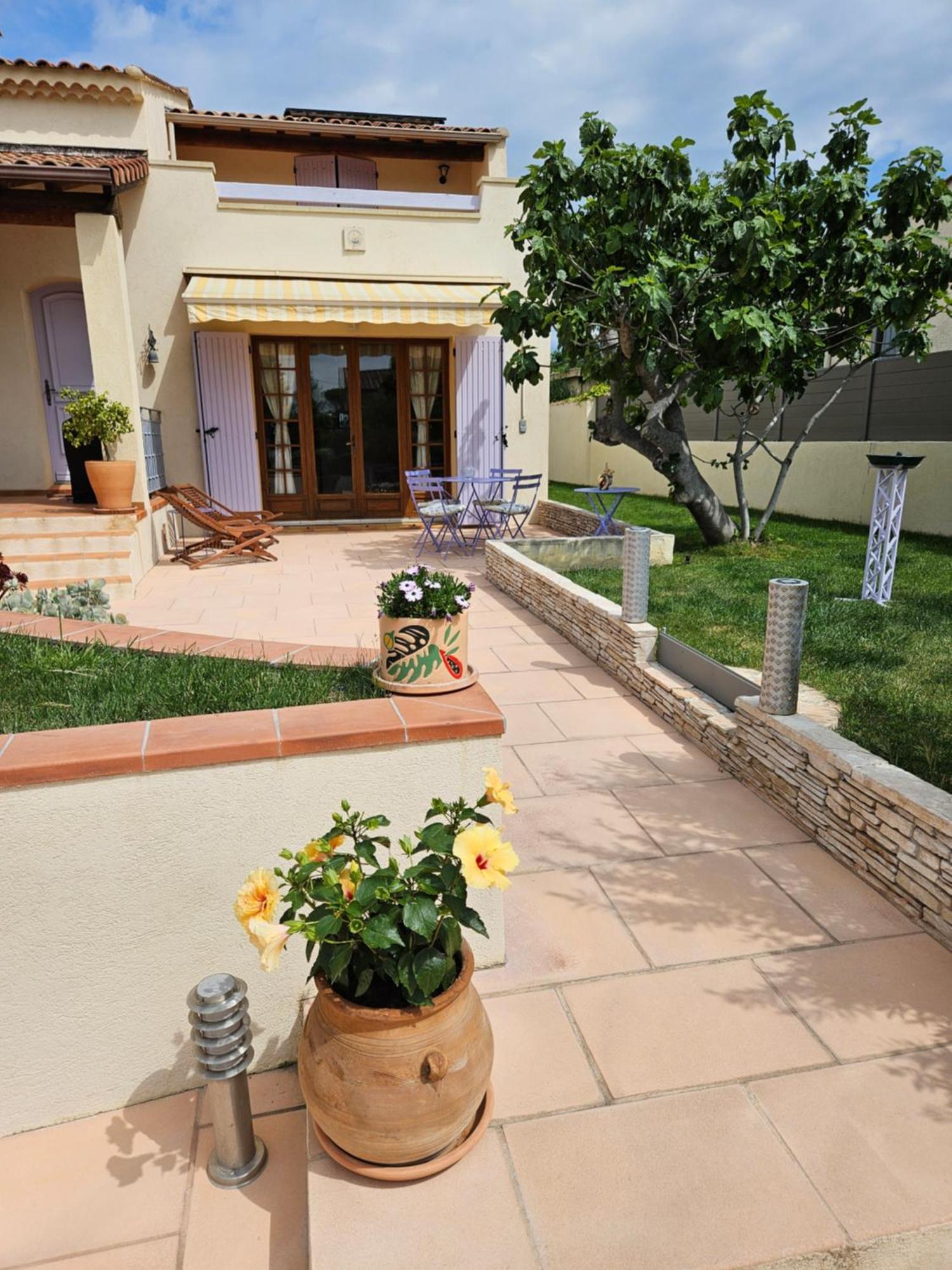 Villa Au Pied Du Massif Des Costes Pélissanne Exterior foto
