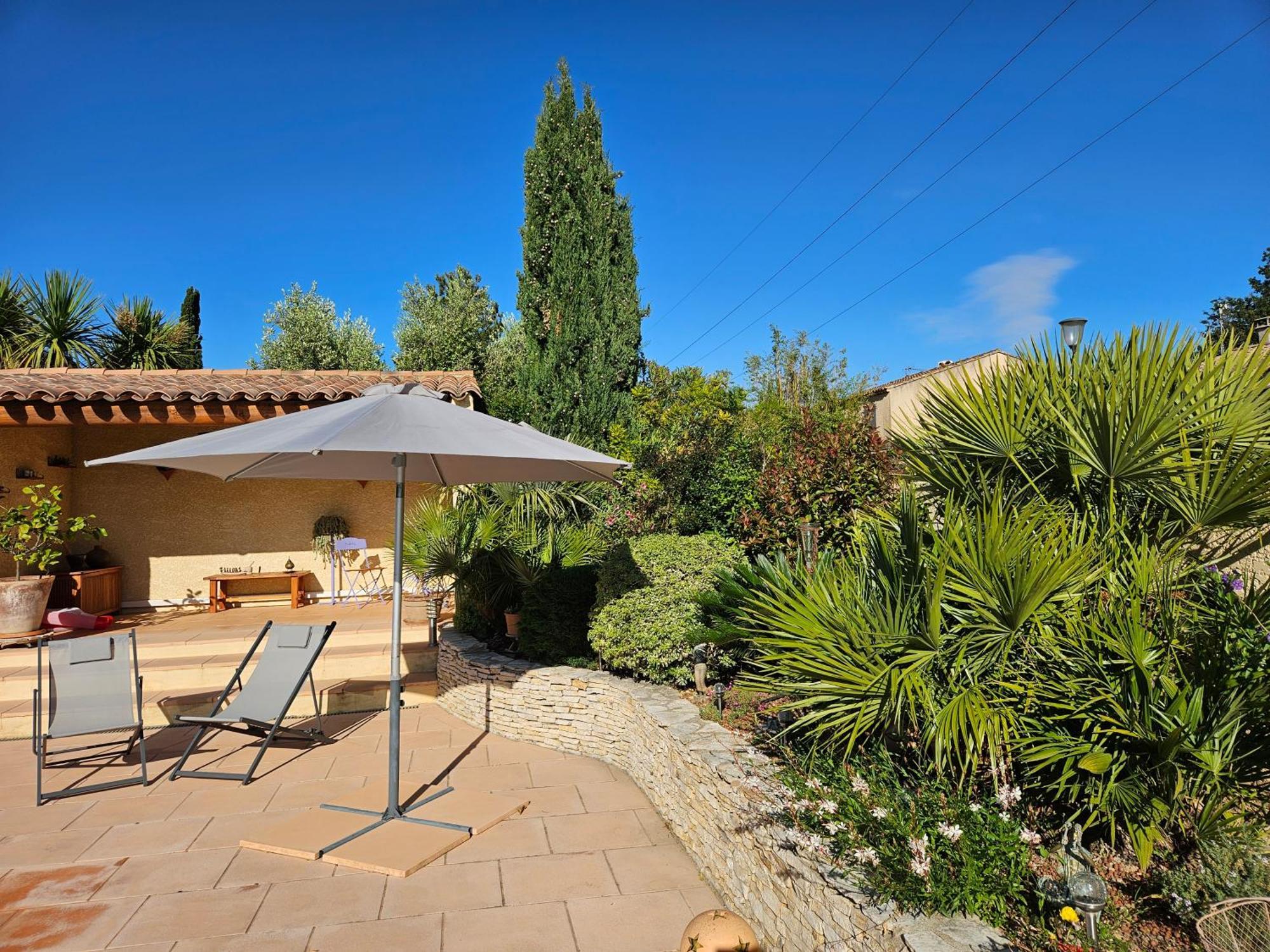 Villa Au Pied Du Massif Des Costes Pélissanne Exterior foto